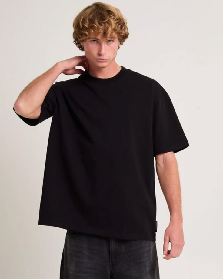Filvore Men Black Regular Solid Tee